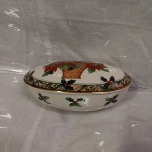 Mikasa Christmas Oval Candy/Trinket Dish Porcelain Ceramic Basket of Poinsettas